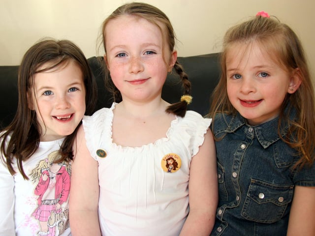 Brianna and Shauna enjoy the birthday party with Caitlin at home 0005JML : Parties and celebrations April 2006: Kaitlin Quigg.