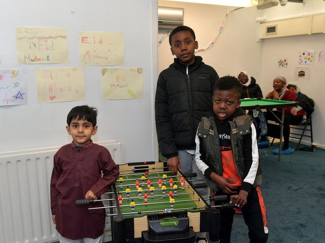 Children play games at North West Islamic Association ‘s Tea and Tour day in Pennyburn on Sunday afternoon last. Photo: George Sweeney. DER2311GS – 14