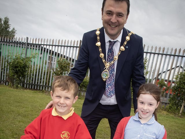 Mayor McHugh pictured with two of the pupils taking part in Friday's event at Steelstown Primary School.