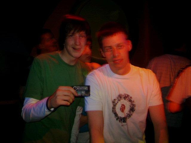 Exif-JPEG-422 : Out Last Night pictures in Derry bars in May 2005.