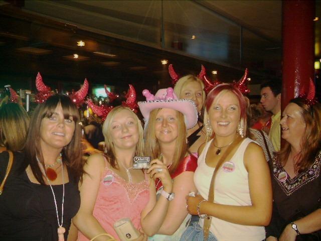 Exif-JPEG-422 : Locals having a good time at Derry's nightlife spots back in June 2005.