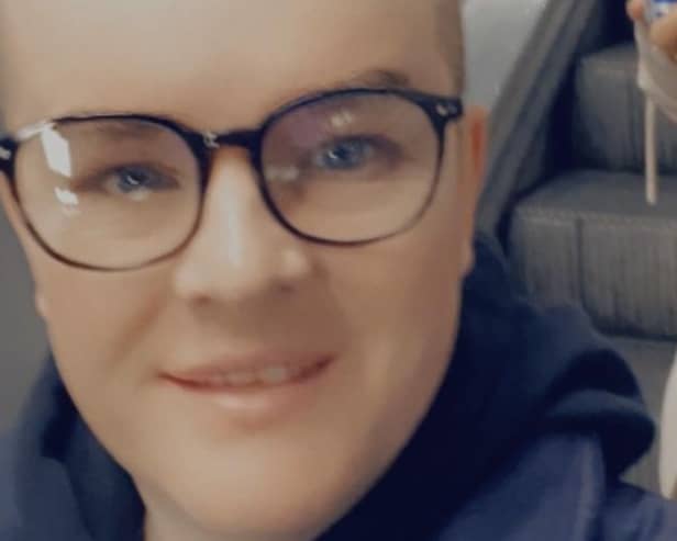 Chris Dawson (38) successfully underwent surgery to cancer that had developed from a mole on his leg three months ago.