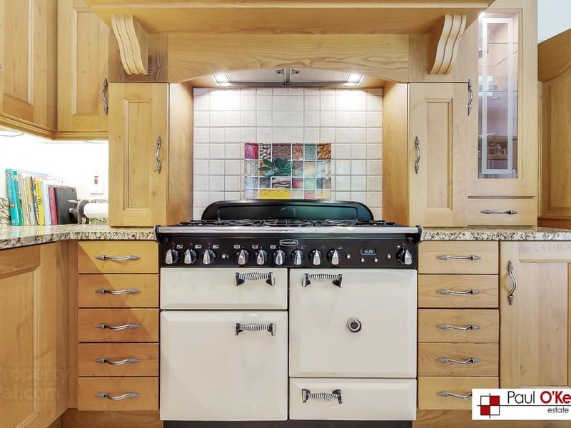 Stunning six bed, five bath property for sale in Victoria Gate