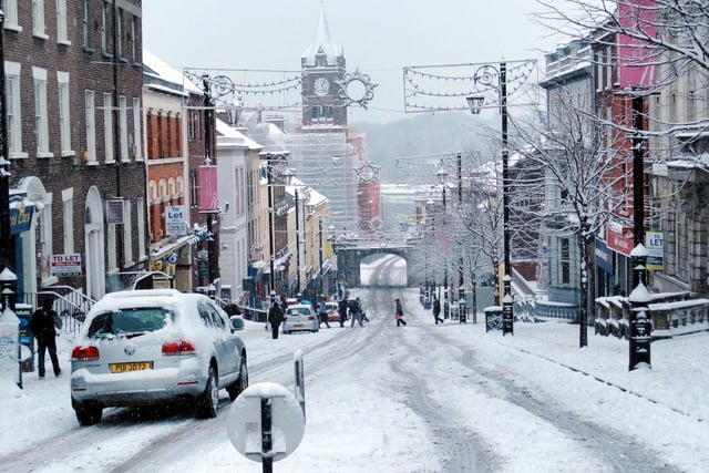 First snowfall on Shipquay Street, Derry 2010.  Hugh Gallagher
