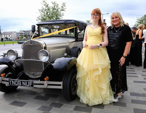 Aoibh Cutliffe arriving in style pictured with her mother Bríd at the Ardnashee formal held in the Ebrington Hotel. (Photo - Tom Heaney, nwpresspics) : .
