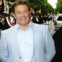 Well-known Derry man John O’Connor has released a new album of classic songs from both the ‘great Irish and American songbooks’ in memory of his late mother.