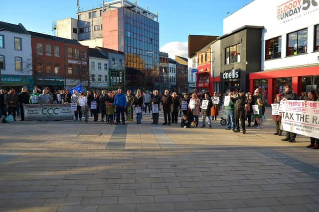 Some of the attendance at a previous Derry Against Fuel Poverty rally in Waterloo Square. Photo: George Sweeney.  DER2209GS – 070