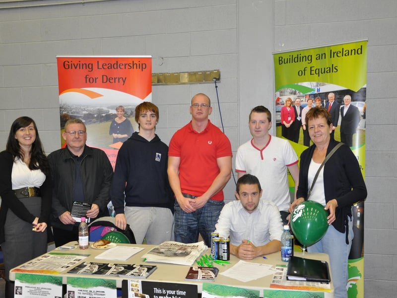 Sinn Féin councillors Lynn Fleming and Tony Hassan pictured with Derry Sinn Féin chairperson Meadbh Mackel and students from Magee at this week's freshers fair.  (2409MM09)