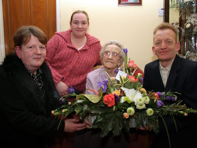 Christine Pyper, Linda O'Donnell, Elizabeth Doherty, John Doherty 0039JML : Parties and celebrations April 2006: Elizabeth Doherty.