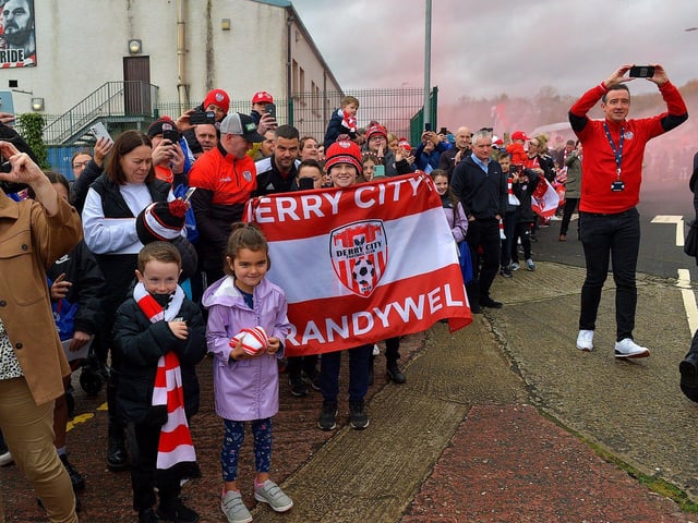 Fans gather at Brandywell Stadium on Saturday morning to give wish Derry City players and coaches good luck as they depart for Dublin ahead of tomorrow’s FAI Cup Final against Shelbourne. George Sweeney.  DER2244GS – 48