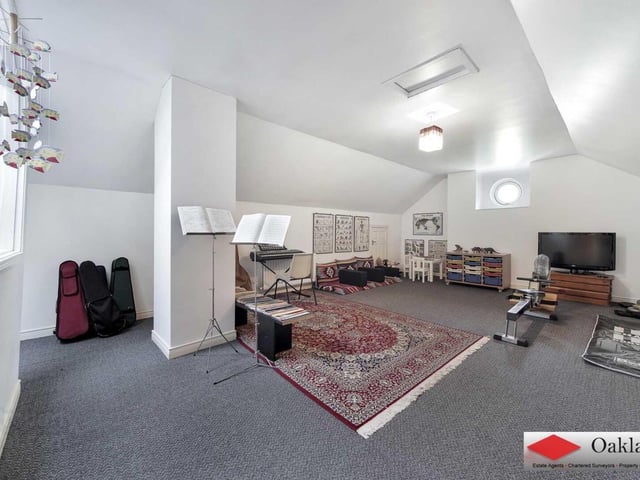 14 Temple Road in Derry is for sale. This stunning property is located beside Enagh Lough and features six beds and three baths.:Stunning property for sale in Derry.:Stunning property for sale in Derry.