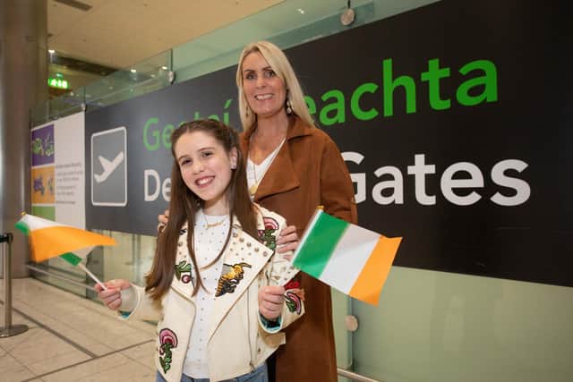 Jessica McKean with her mother Sarah at Dublin airport
Photographer: 1IMAGE/Bryan Brophy