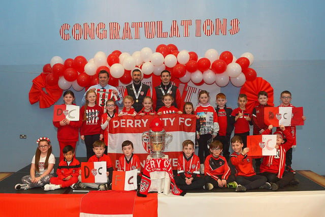 Derry City defenders Daniel Lafferty and Ciaran Coll pictured with Mr Kerr's P5 class and the FAI Cup at St Eithnes Primary School on Wednesday morning. Photo: George Sweeney.  DER2246GS  084