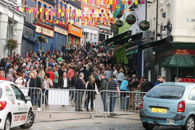A packed Waterloo Street on Sunday evening as the Fleadh events got underway. DER3313JM031