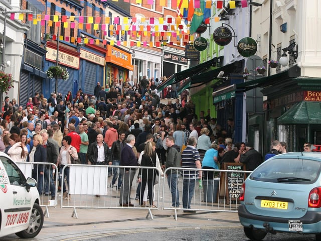 A packed Waterloo Street on Sunday evening as the Fleadh events got underway. DER3313JM031