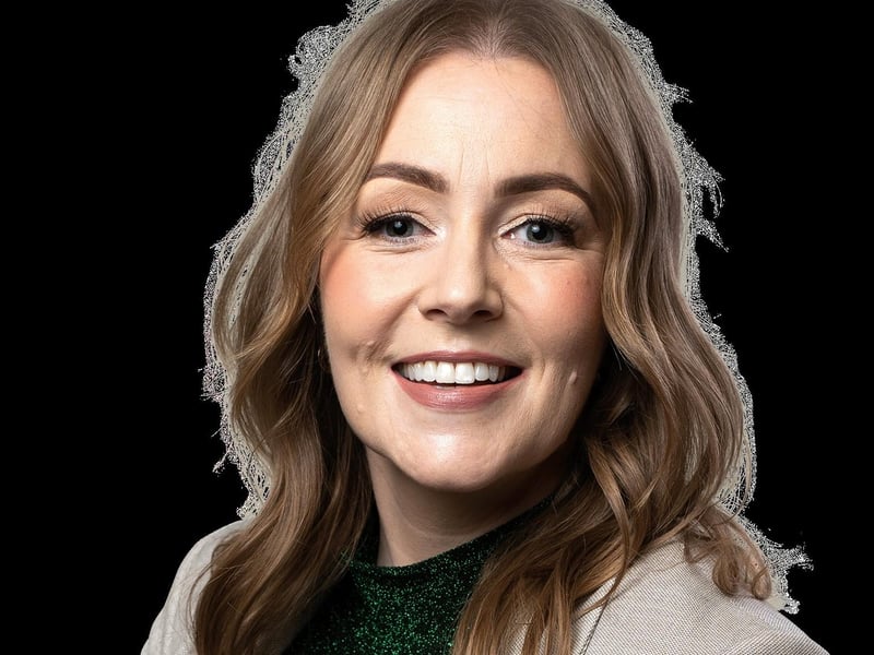 Grace Uí Niallais, Sinn Féin. Grace Uí Niallais, a former retail manager, works as an Irish language Business Development Officer at An Gaelaras and has acted as interim C.E.O. for Cultúrlann Uí Chanáin and is on the Board Of Governors of a local Gaelscoil. She is a first-time election candidate. In the last local government election in May 2019 Sinn Féin's three candidates received 2,173 first preference votes (29.54%) in the Foyleside DEA, a percentage share before transfers that translated into 1.8 quotas.