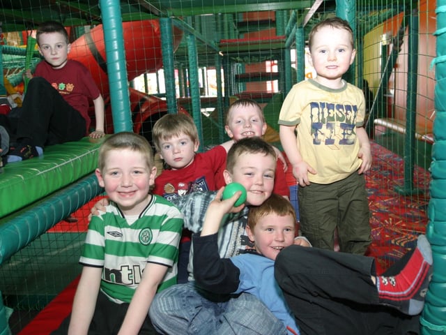 Derry people enjoying parties in 2004:42 great pictures of Derry people partying in 2004. Daimhin McBride