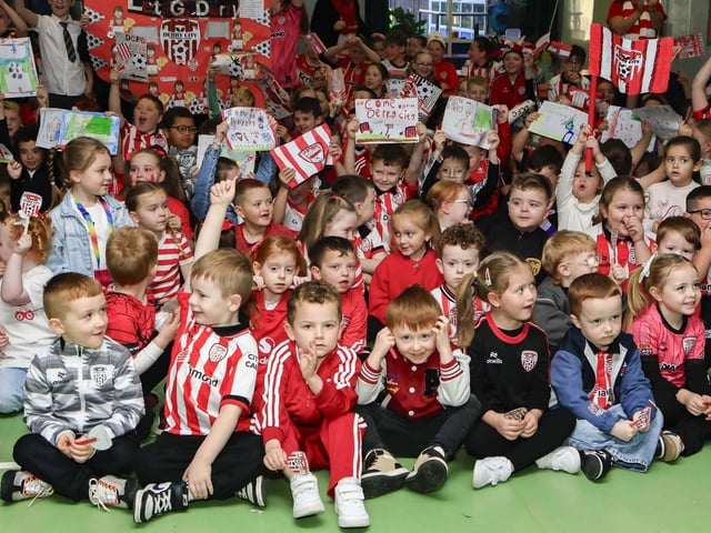 Derry City  players Gavin Whyte & Liam Boyce visiting Greenhaw PS in the run up to their IFA Cup final against Waterford. (Photo - Tom Heaney, nwpresspics) : .