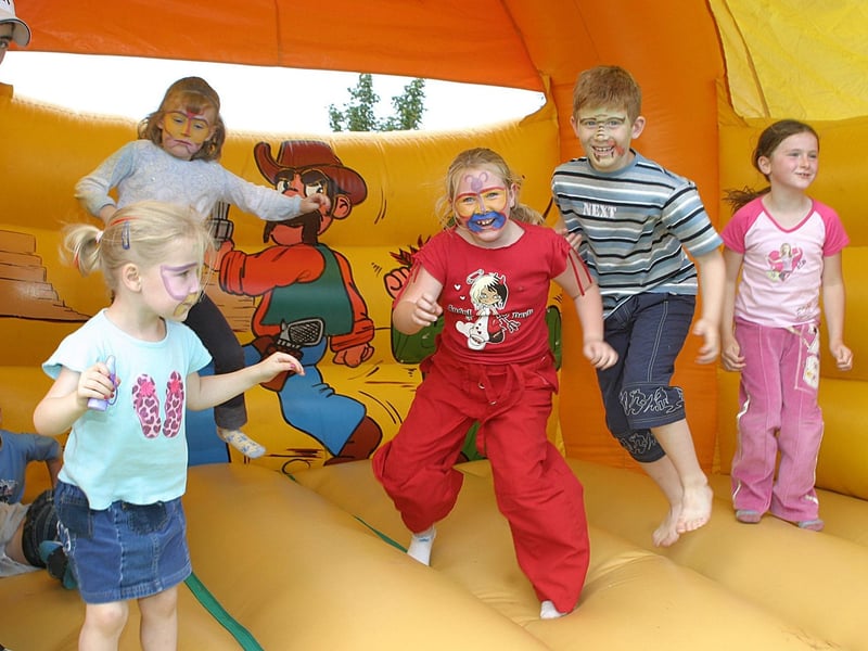 Derry youngsters enjoying summer in August 2003