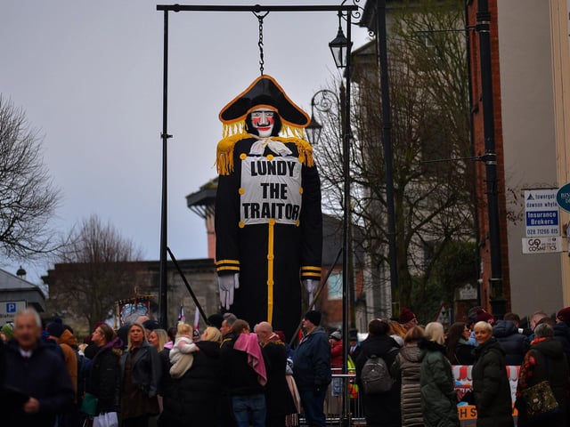 An effigy of Lundy was burned at the Apprentice Boys of Derry’s Shutting of the Gates parade held in the city on Saturday last. Photo: George Sweeney.