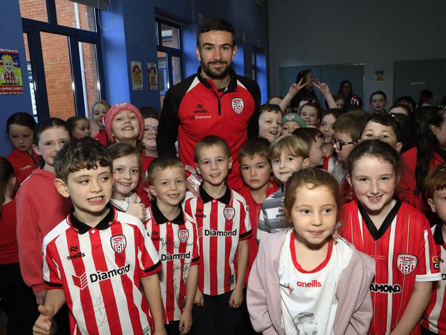 Derry City FC players players Michael Duffy, with pupils during the pre-Cup final visit St. Patrick’s PS, Pennyburn,  (Photo - Tom Heaney, nwpresspics)