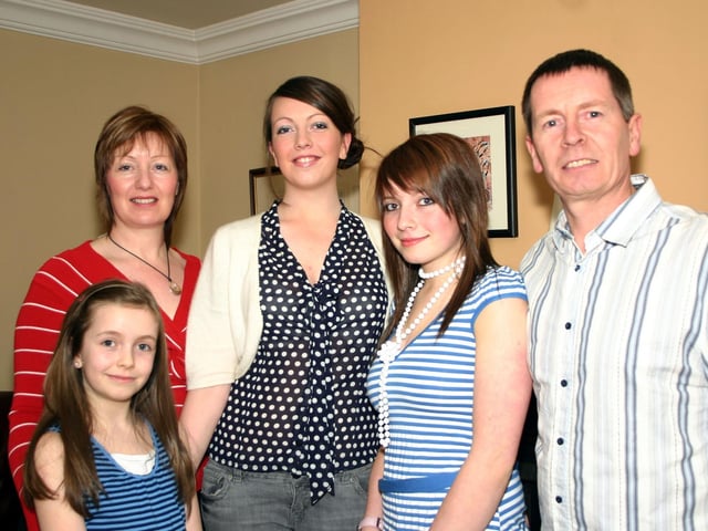 Aiofe McMonagle on her 15th Birthday with her family Mum Louise, sisters Eimear, Erin, and dad Noel. 3641/dd : Parties in Derry in Spring 2006.