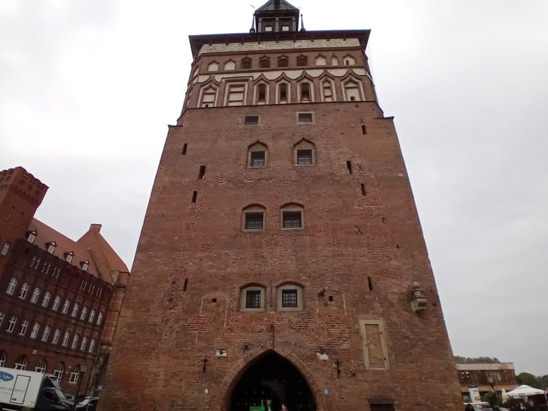 The Long Lane Gatehouse and Prison Tower