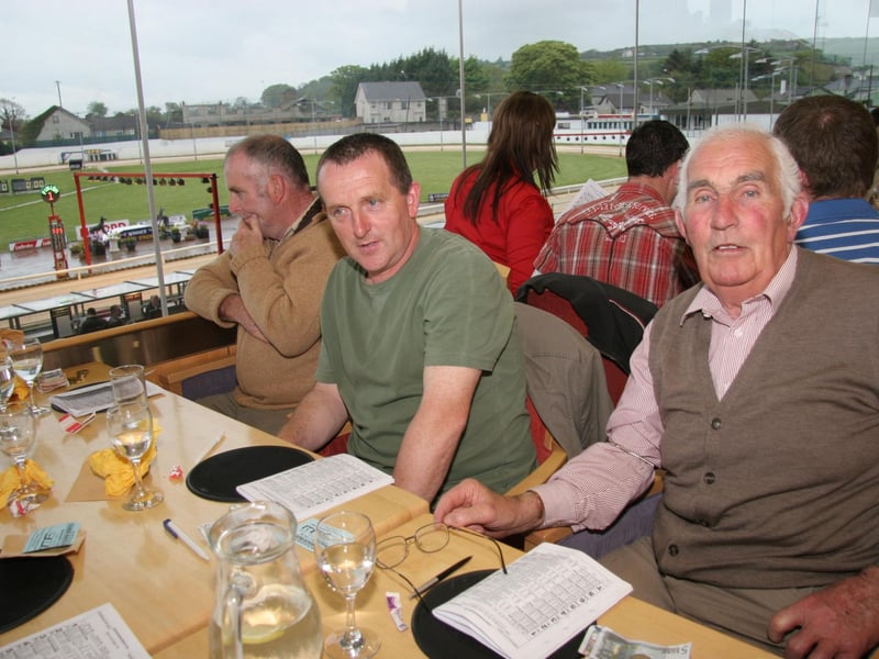 Race goers, Colm O'Brien, Eamonn O'Brien and andy Gribben study the form at the Lifford Stadium 0585JML : Parties and celebrations June 2006: Lifford Races.