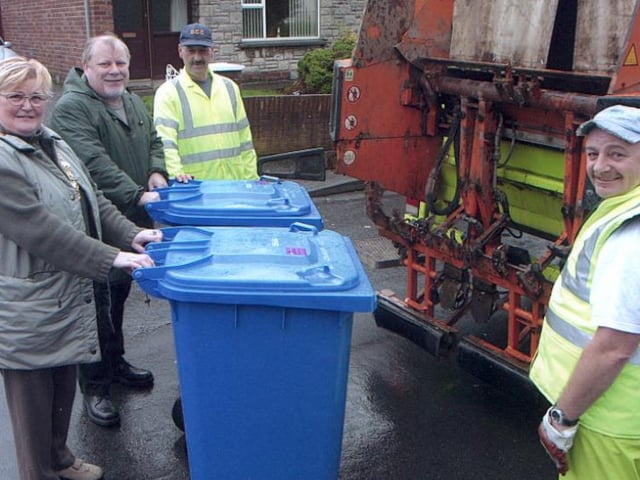 Refuse collectors Russ Colville and Eddie McCarron with Mayor, SDLP Colr. Kathleen McCloskey and Sinn Féin Colr. Gerry MacLochlainn, chair of the Environmental Services Committee on the first ever blue bin collection run in Derry back in February 2003.