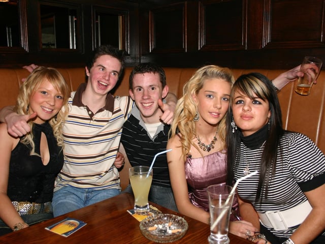 Left to right Sean, Scott, Karla, Bronagh and Natilie enjoying thr party. 2216/dd : Parties and celebrations January 2006: Erin Connolly.
