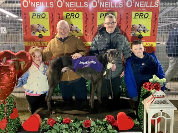 Corgregg Tobin who won the Run Happy at Stud 500 in 27.93 with (from left) Orla Wray, Kevin & Kealan O’Kane and Alex Begley.