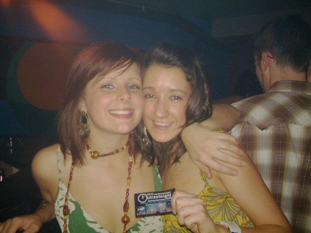 Exif-JPEG-422 : Out Last Night pictures in Derry bars in May 2005.