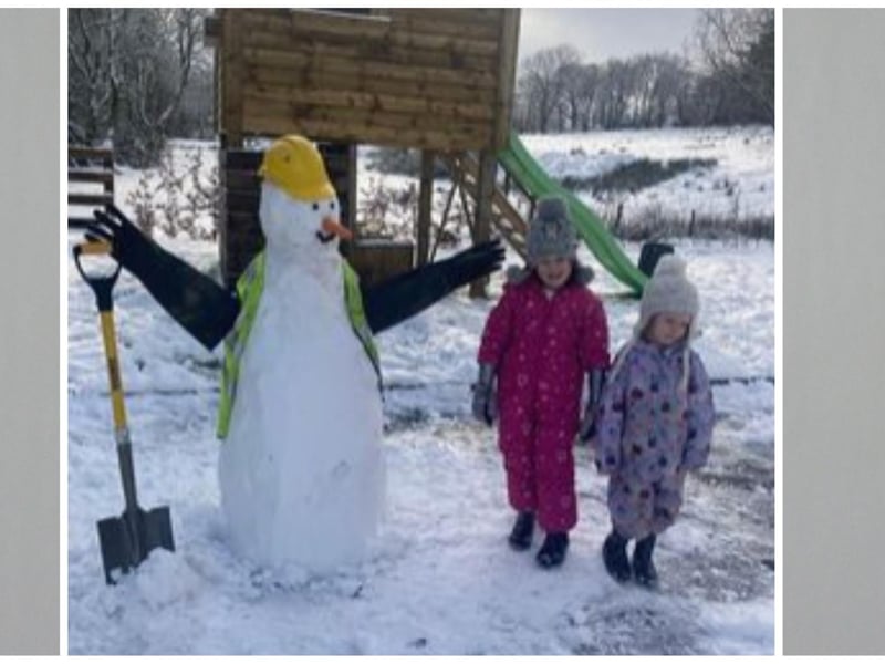 Danú & Èriu Ní Cheallaigh with there great snowman. Photo: Joanne Kelly.