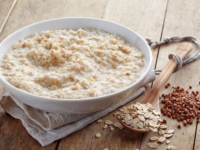 A bowl of porridge is very healthy and has a really low carbon footprint. Photo: Adobe