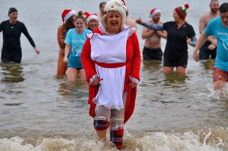 Swimmers brave the elements to take part in the annual Christmas morning charity swim at Ludden beach, Buncrana. Photo: George Sweeney. DER2252GS – 14