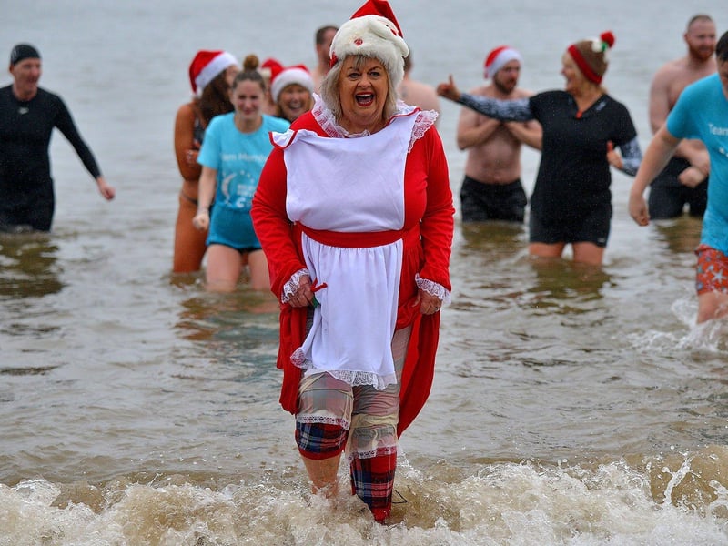 Swimmers brave the elements to take part in the annual Christmas morning charity swim at Ludden beach, Buncrana. Photo: George Sweeney. DER2252GS – 14