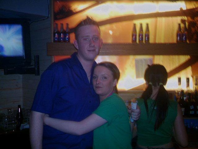 Exif-JPEG-422 : Out Last Night pictures in Derry bars in May 2005.