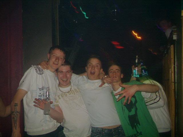 Exif-JPEG-422 : Out Last Night pictures in Derry bars in May 2005.