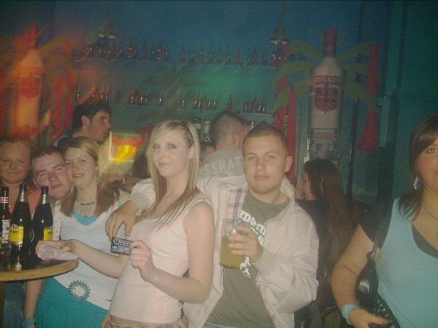 Exif-JPEG-422 : Out Last Night pictures in Derry bars in May 2005.