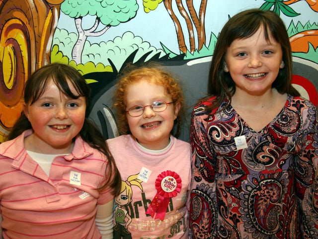 Bronagh and Erin join in the birthday celebrations with Caoimhe 0032JML : Parties and nights out in March 2006