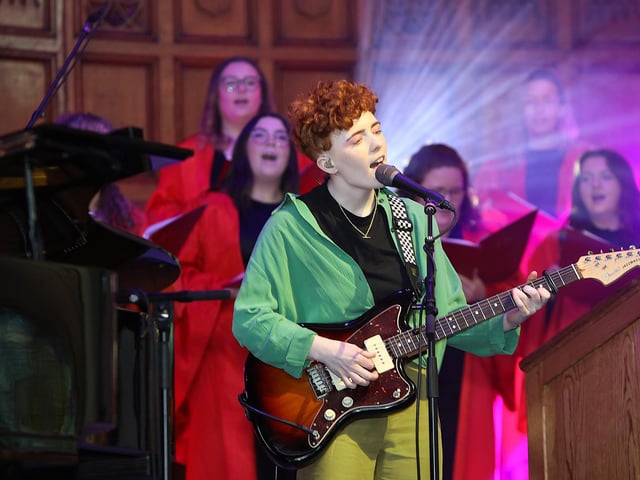 Roe, performing in the Guildhall