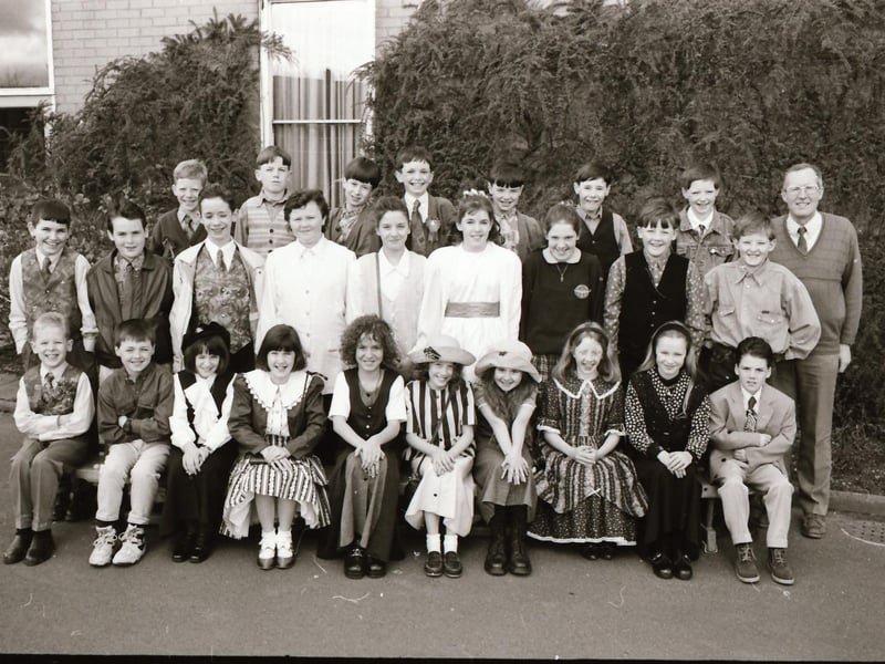 Derry schoolchildren making their Confirmations back in April 1994.