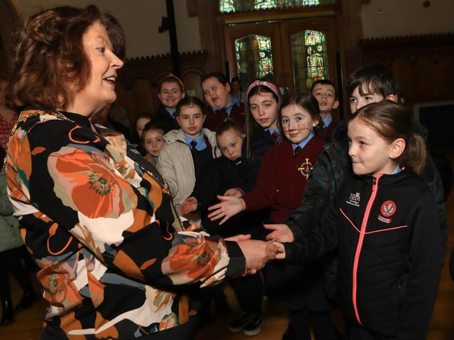 A warm handshake from Mayor Patricia Logue as she greets pupils from St. Eithne's PS when they visited the Guildhall. (Photo - Tom Heaney, nwpresspics)