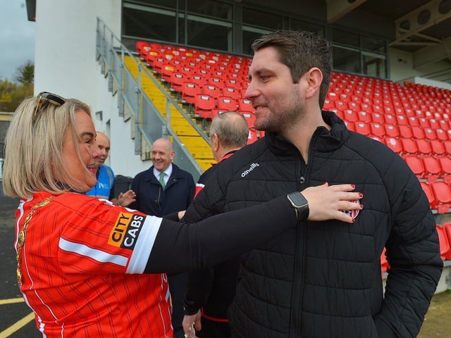 Mayor Sandra Duffy wishing Derry City manager Ruaidhrí Higgins and his players good luck on morning prior to their departure for Dublin ahead of tomorrow’s FAI Cup Final against Shelbourne. George Sweeney.  DER2244GS – 32