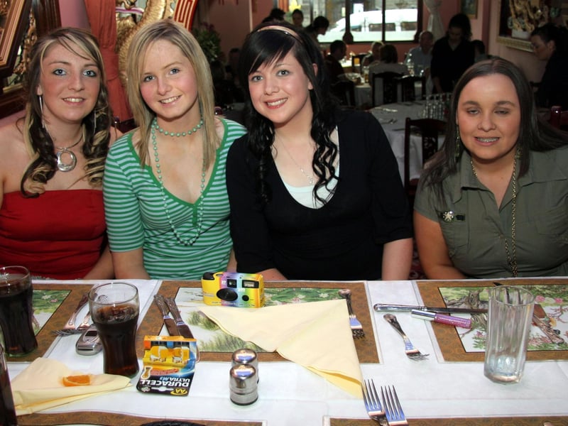 Nicole, Caoimhe, Kylie and Grainne get ready to enjoy a birthday meal at Imperial City 0545JML : Parties and celebrations June 2006: Nicole Diffy.