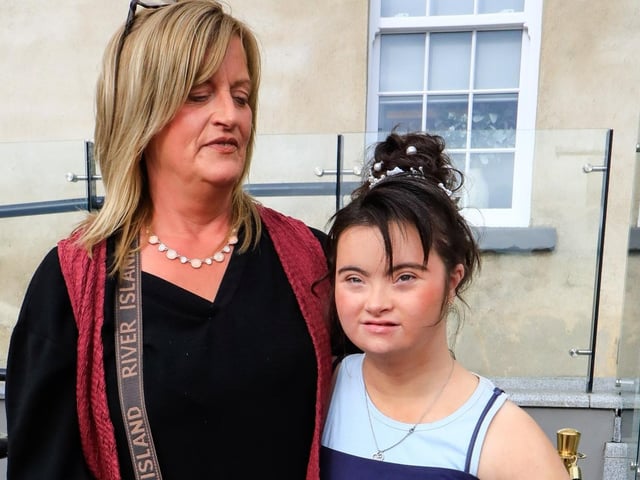 Ava McNaught with her mum Tina at the Ardnashee formal held in the Ebrington Hotel. (Photo - Tom Heaney, nwpresspics) : .