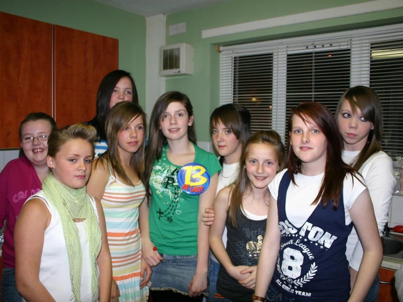 Birthday Girl Stephaine surrounded with her friends at the party. 8402/dd : .