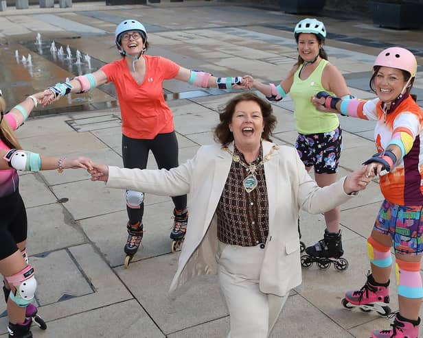 Mayor Patricia Logue with members of the "Skate Squad" who will be taking part in the BMW Inline skating Marathon this Saturday. From left are Amanda Murphy, Andrea Devlin, Susan Houston and  Una Patton. (Photo - Tom Heaney, nwpresspics)