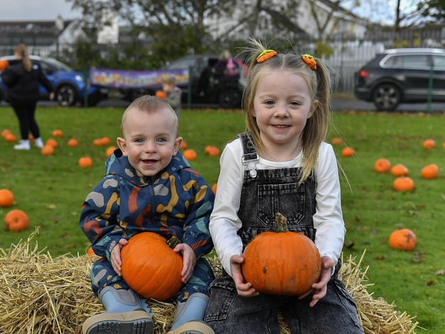 Oaklyn O’Kane and Aidagh-Rae Beattie were at the Autumn Festival with Pumpkin Patch at St Columba’s Primary School, Newbuildings, on Saturday afternoon last. Photo: George Sweeney