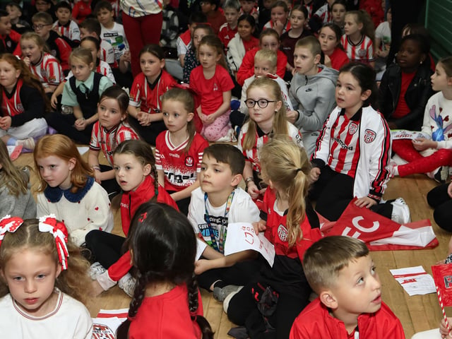 DCFC pre-Cup final visit to Longtower PS Patrick McClean and Tyler Smith. (Photo - Tom Heaney, nwpresspics)